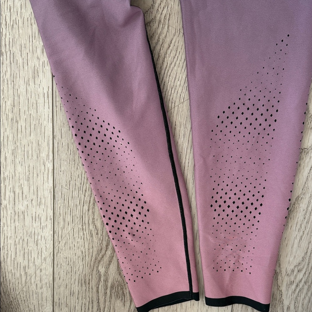 Ultracor Leggings in Black and pink Gradient - Picture 9 of 9